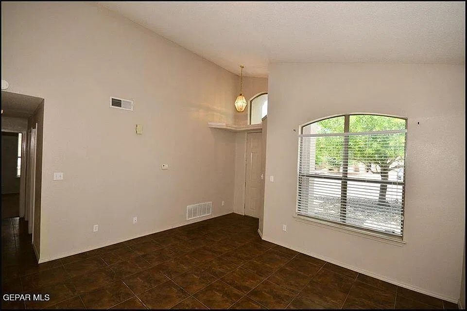 3 bed, 2.5 bath, 1537 sqft, $1,800 — Photo 3