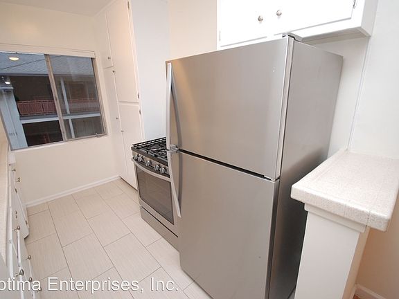 5th image of 7609 Romaine St APT 08