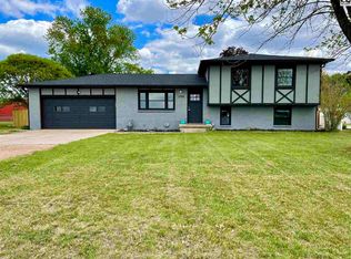 3308 N Hendricks St, Hutchinson, KS 67502
