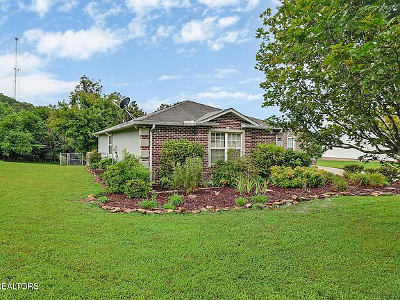 4th image of 122 Twin Oaks Dr