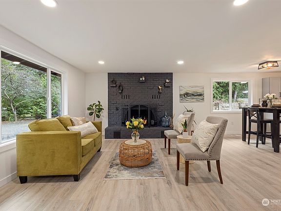 4th image of 12522 214th Avenue E