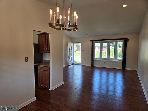 4th image of 3706 Parkfield Rd