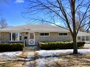 911 N Bel Ayr Dr, Waukesha, WI 53188