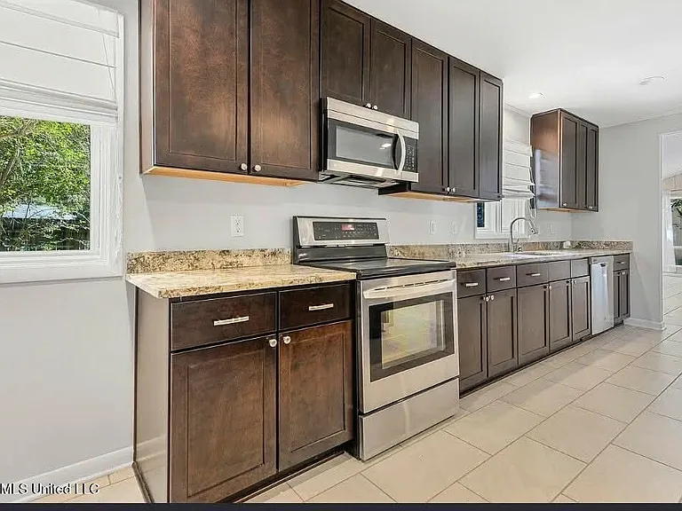 223 Woodbine Dr — Photo 6