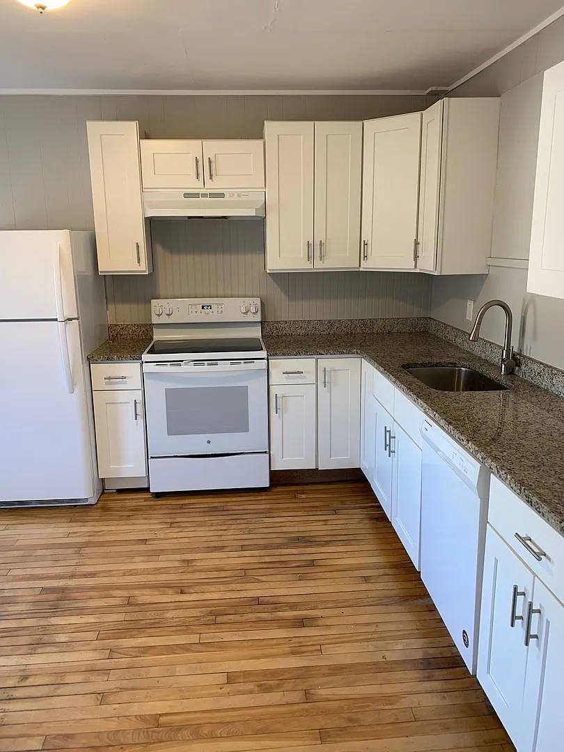 135 Lafayette square — Photo 2