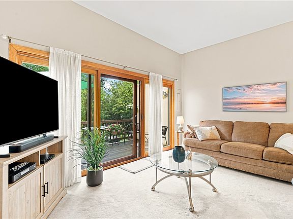 3rd image of 244 Colony Ct