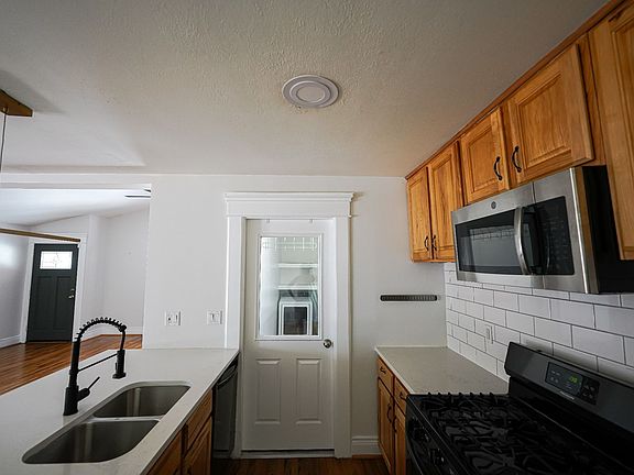 5th image of 902 Garden Villa Ct