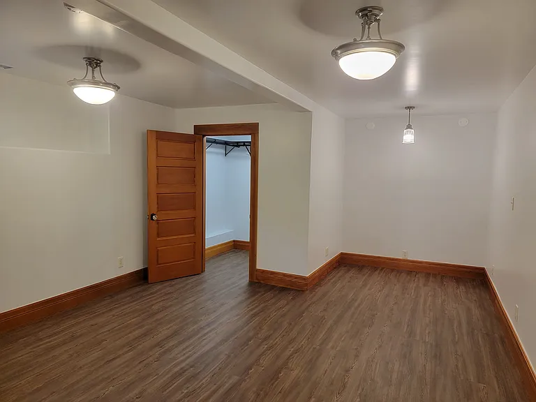 900 1/2 Lucile Ave — Photo 17