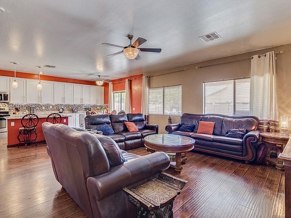 5th image of 2161 W Cameron Blvd
