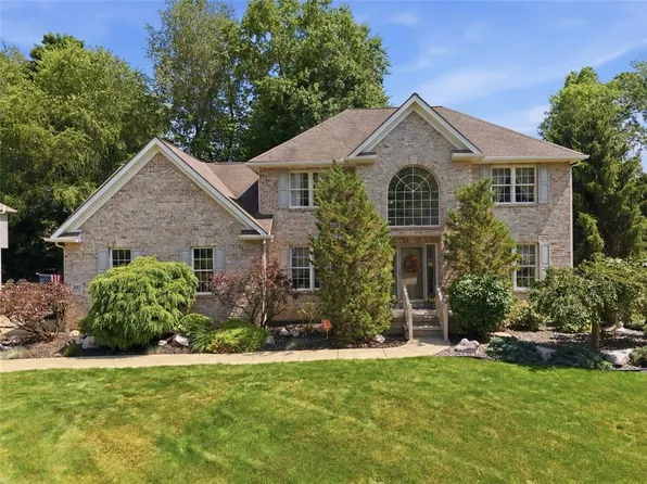 2357 Pierce Bluffs Dr, Hermitage, PA 16148