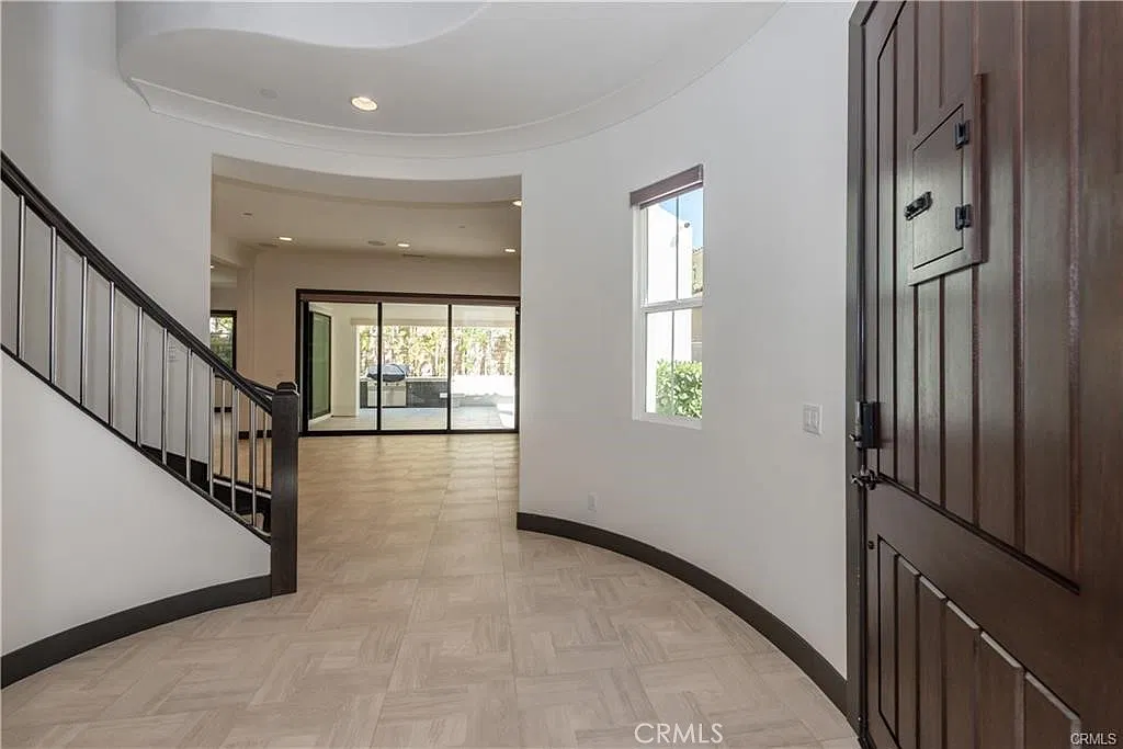 4 bed, 2870 sqft, $6,800 — Photo 3