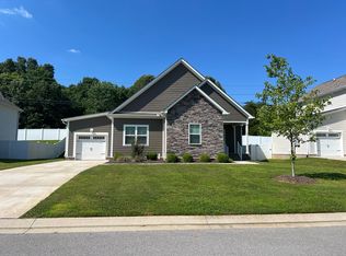 12 Sycamore Rdg W, Burns, TN 37029
