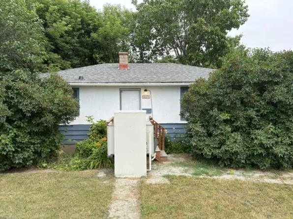 8348 S Bowness Rd NW, Calgary, AB T3B 0H6