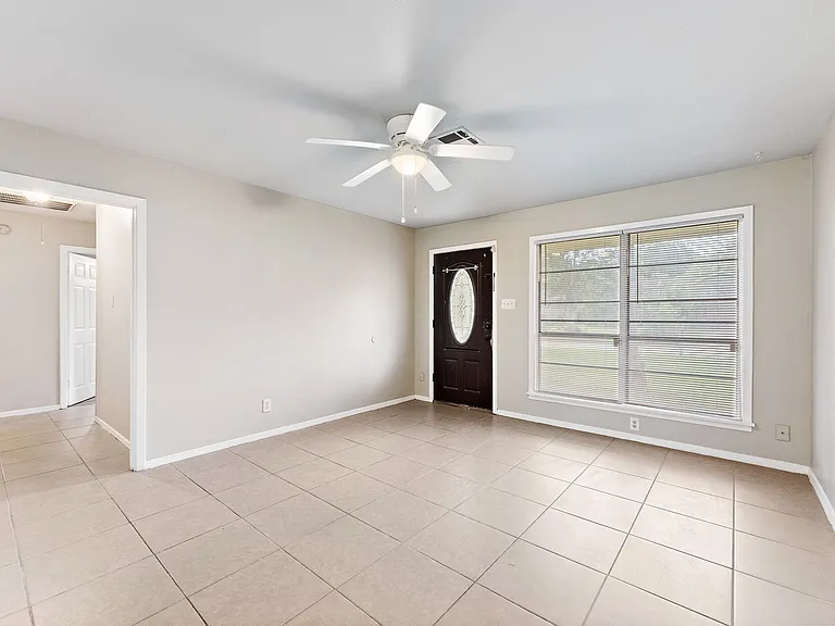 2910 Somerset Ave — Photo 2