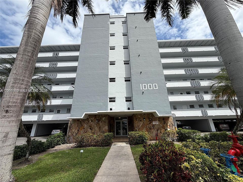 1st image of 1000 NE 14th Ave APT 210