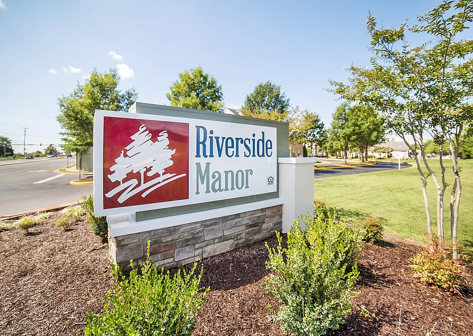 Riverside Manor Apartments