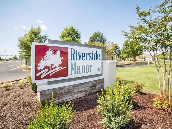 Riverside Manor Apartments