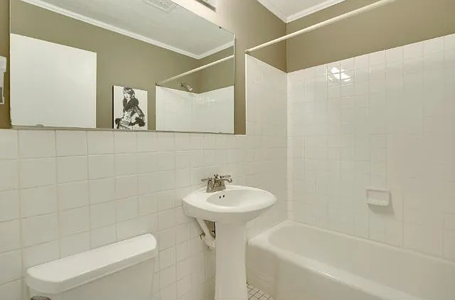 3019 Bryant Ave S #201 — Photo 9