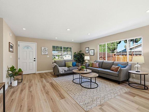 2nd image of 252 Vineyard Dr