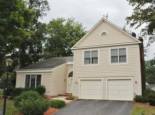 8659 Pohick Forest Ct, Springfield, VA 22153