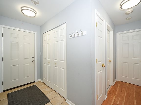 4th image of 4425 Blackhawk Ln APT 202