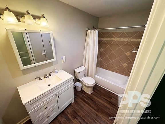4th image of 645 Charlotte Pl NW