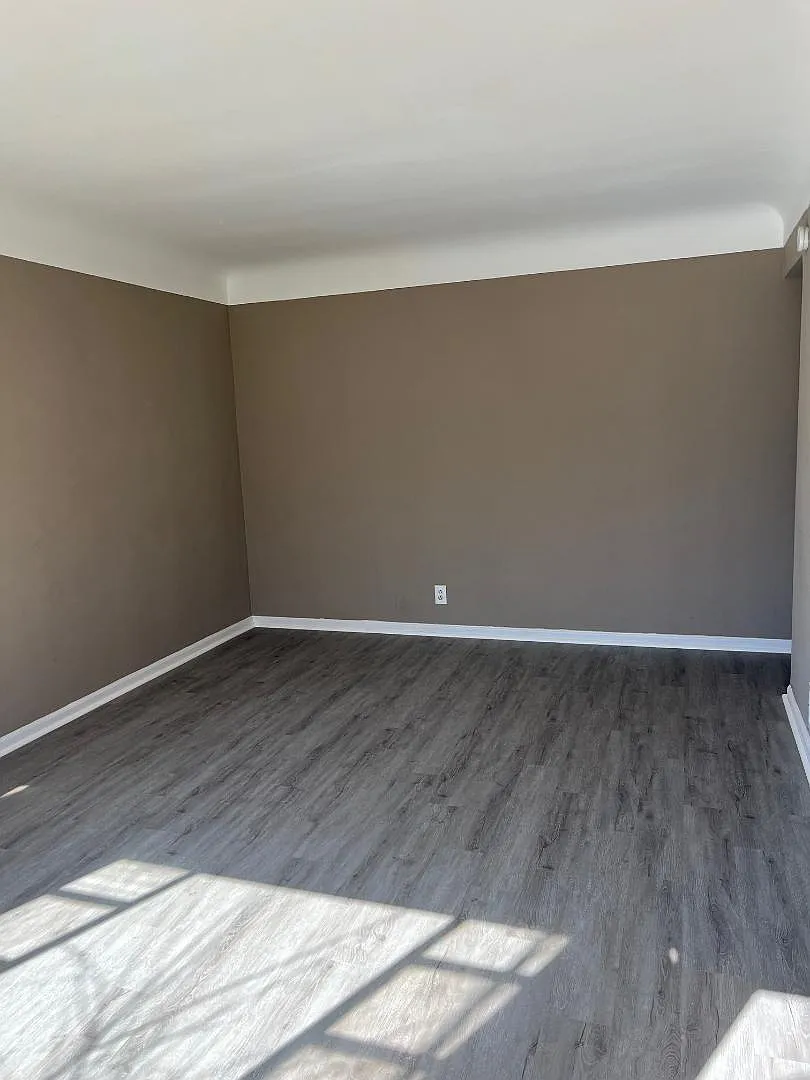3 bed, 1000 sqft, $900 — Photo 3
