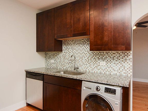 4th image of 811-11 Elm St #D903