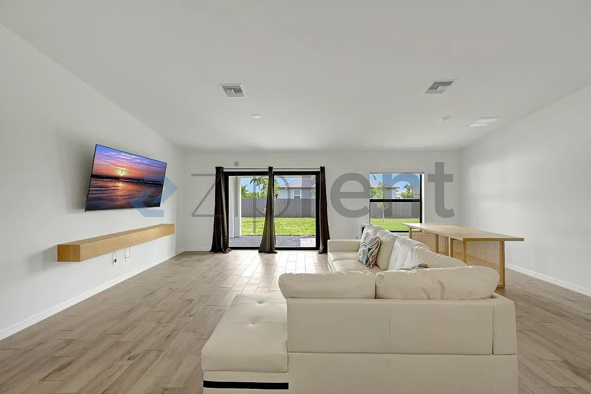 3 bed, 1400 sqft, $2,500 — Photo 4