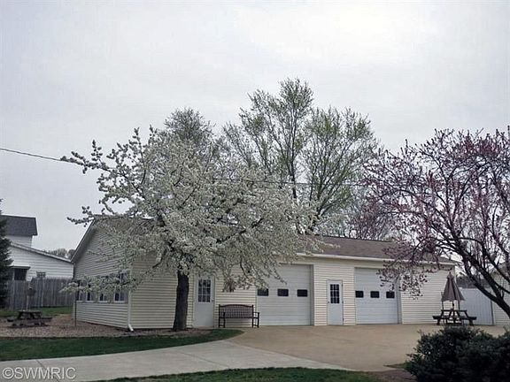 3rd image of 68067 County Road 657