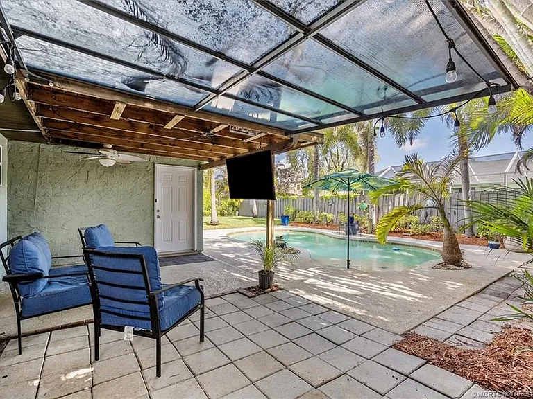 687 NE Maranta Terrado — Photo 24