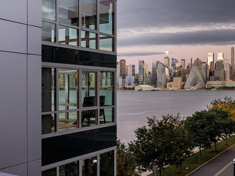 RiverHouse 9 at Port Imperial — Photo 26