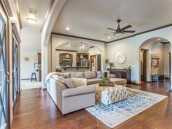 4th image of 19520 Green Meadow Ln