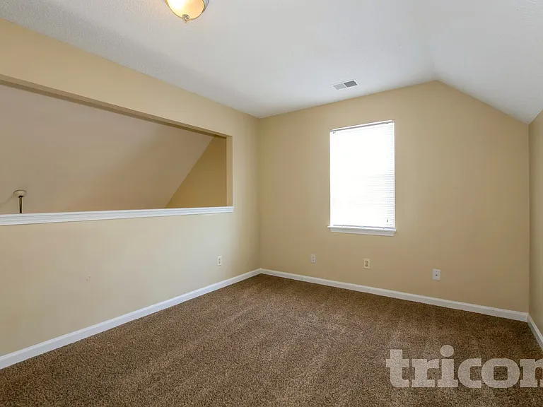 207 Salusbury Ln — Photo 7