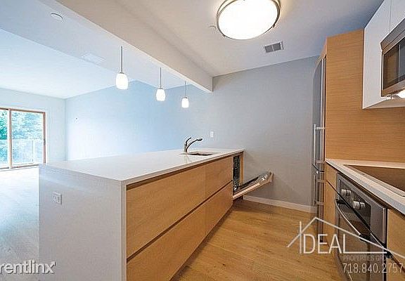 4th image of 578 6th Ave #4