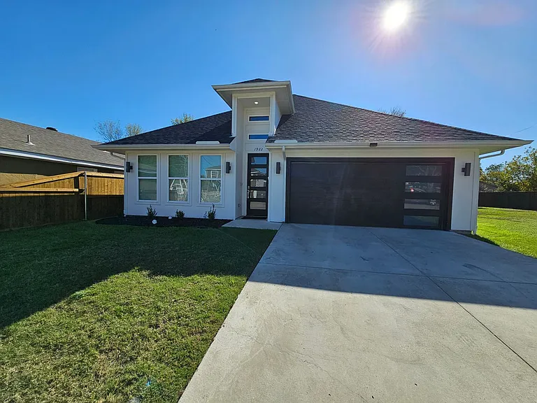 1922 McBroom St — Photo 1