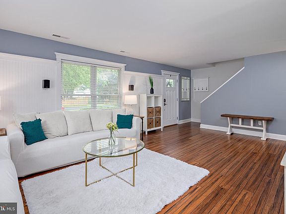 3rd image of 756 Kimberly Way
