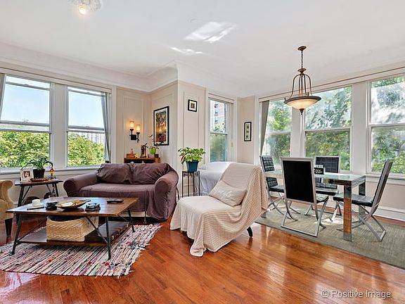 3rd image of 901 W Sunnyside Ave APT 3