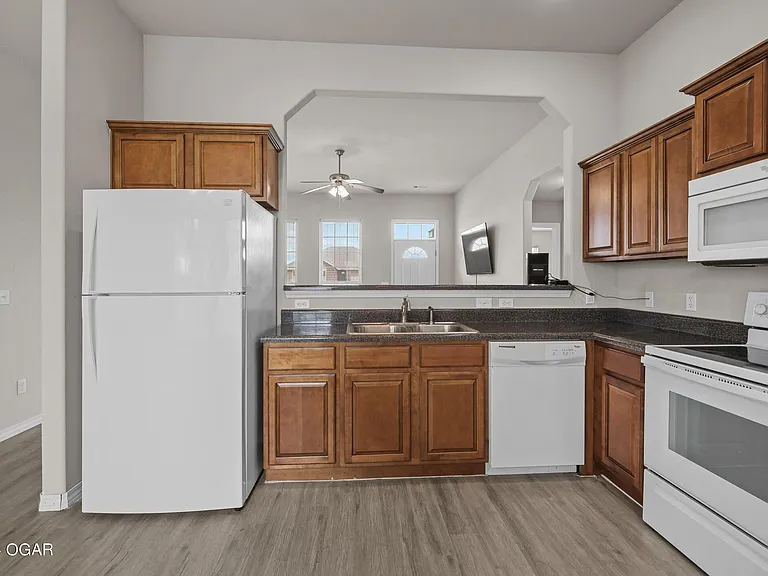 2044 Mississippi Ave — Photo 12