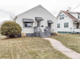 1402 5th St S, Fargo, ND 58103
