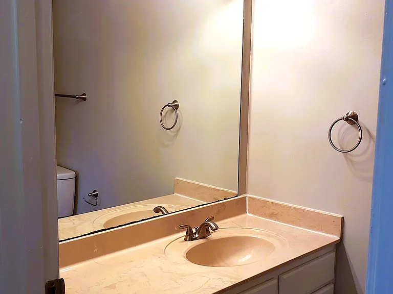 Harbour Club Apartments — Photo 25