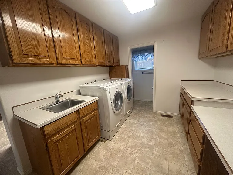 2268 S 2350 E — Photo 12