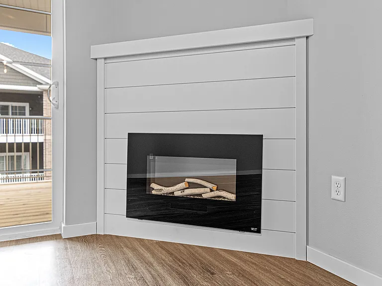 Spring Rose Cir — Photo 28