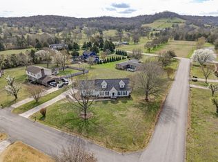 201 Chadwick Dr, Fayetteville, TN 37334