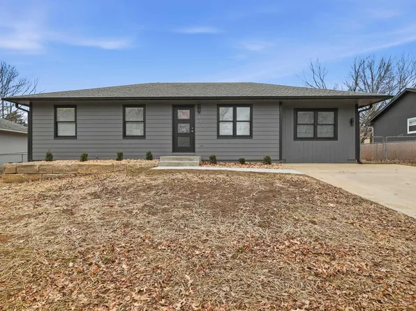 310 Kellogg Ln, Auburn, KS 66402