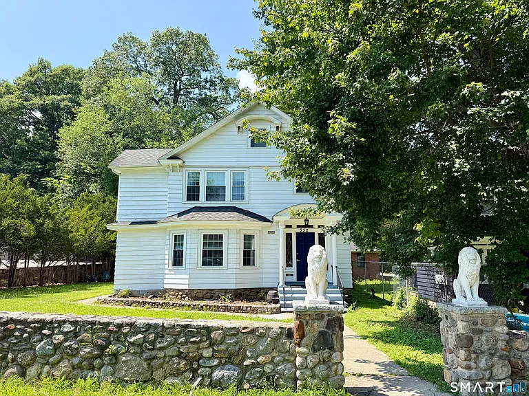 332 Robbins St — Photo 19
