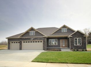 5249 Stonehaven Ln, Columbus, IN 47201