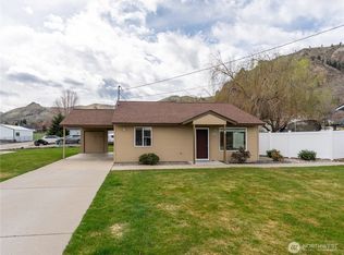 1203 Red Apple Rd, Wenatchee, WA 98801