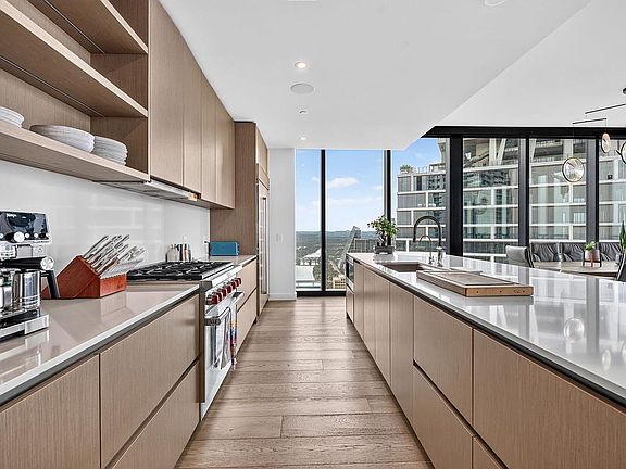 4th image of 610 Davis St #4504
