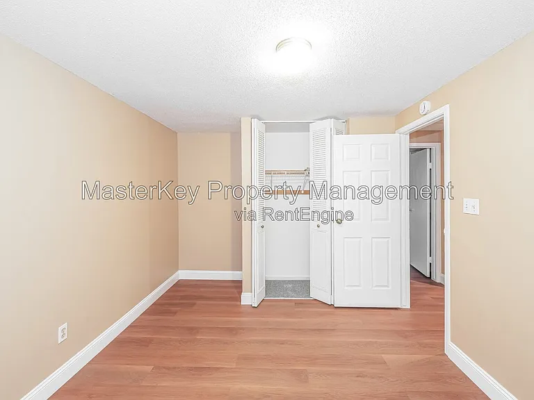104 Castle Bay Ct — Photo 18